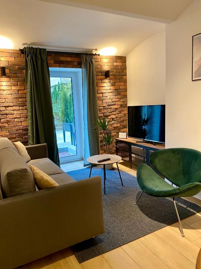 Gold Apartment